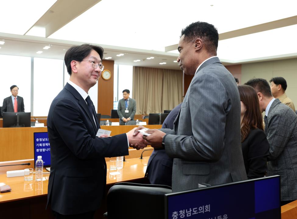 '제358회 임시회 기획경제위원회 현장방문' 게시글의 사진(86) '0416_코닝정밀소재 방문09.jpg'