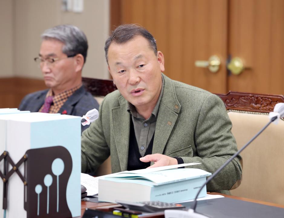 '제362회 정례회 제3차 행정문화위원회' 게시글의 사진(12) '1201_제362회 정례회 행정사무감사 행정문화위원회_8.jpg'