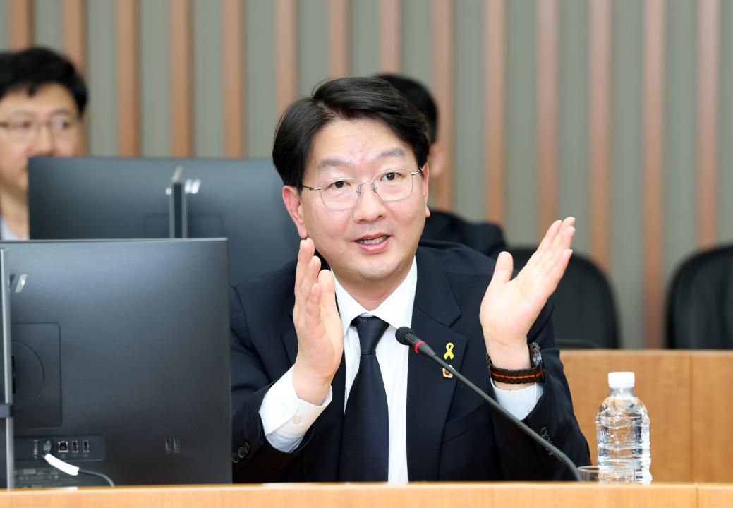 '제358회 임시회 기획경제위원회 현장방문' 게시글의 사진(105) '0416_코닝정밀소재 방문23.jpg'