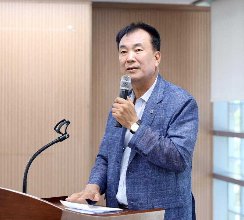 '충청남도 장애교원 지원정책 개선 방안 모색을 위한 의정토론회(좌장 방한일 의원)' 게시글의 사진(7) '0731_충청남도 장애 교원 지원정책 의정토론회07.jpg'