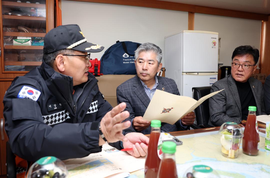 '제358회 임시회 건설소방위원회 현장방문' 게시글의 사진(37) '0414_당진소방서 소방정대 방문41.jpg'