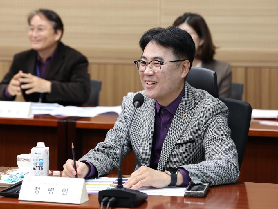 '제358회 임시회 보건복지환경위원회 현장방문' 게시글의 사진(41) '0415_보건환경연구원 현장방문42.jpg'