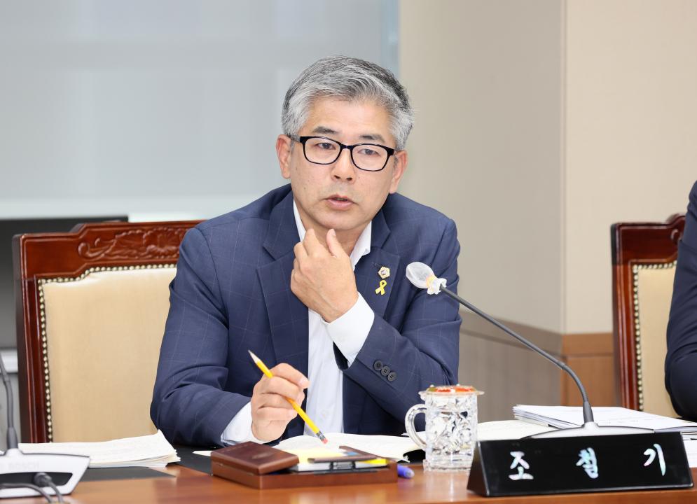 '제358회 임시회 제1차 건설소방위원회' 게시글의 사진(24) '250411_제358회 임시회 제1차 건설소방위원회_36.JPG'