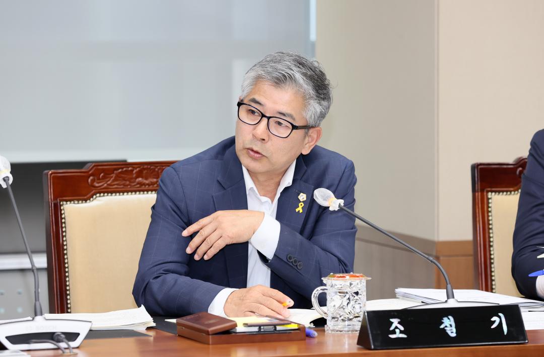 '제358회 임시회 제1차 건설소방위원회' 게시글의 사진(23) '250411_제358회 임시회 제1차 건설소방위원회_34.JPG'