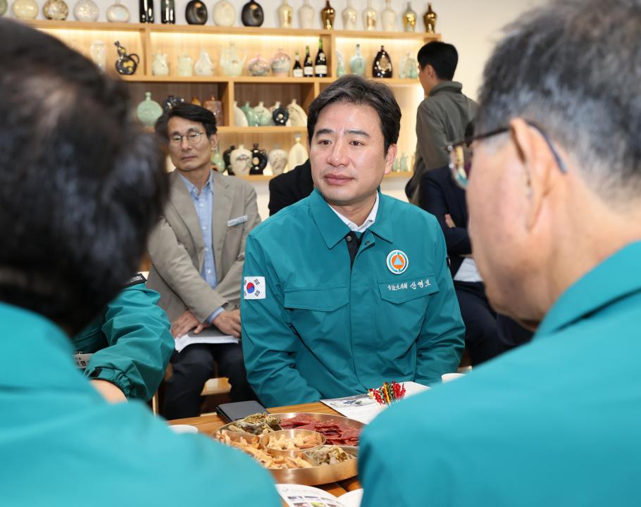 '제358회 임시회 농수위 현장방문(김산업특화단지, 전통줒조업체)' 게시글의 사진(29) '250415_제358회 임시회 농수위 현장방문_108.JPG'