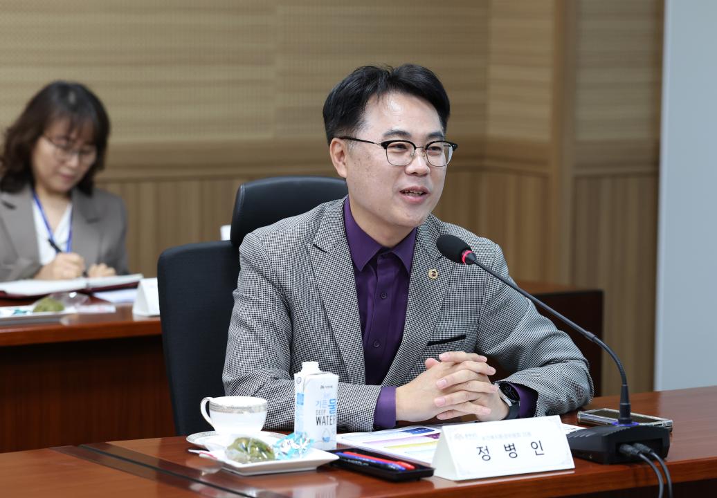 '제358회 임시회 보건복지환경위원회 현장방문' 게시글의 사진(42) '0415_보건환경연구원 현장방문43.jpg'