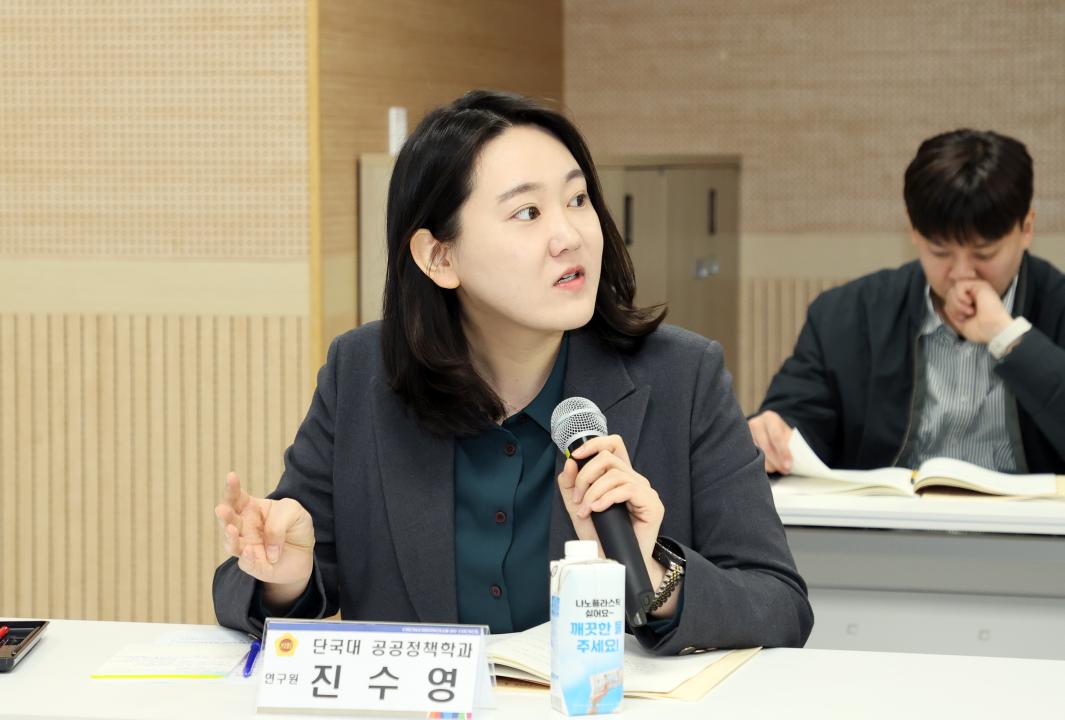 '안종혁 의원 AI 활용 주민자치 활성화 연구모임' 게시글의 사진(32) '260403_안종혁 의원 AI 활용 주민자치 활성화 연구모임 (42).JPG'