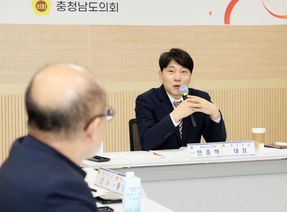 '안종혁 의원 AI 활용 주민자치 활성화 연구모임' 게시글의 사진(15) '260403_안종혁 의원 AI 활용 주민자치 활성화 연구모임 (22).JPG'