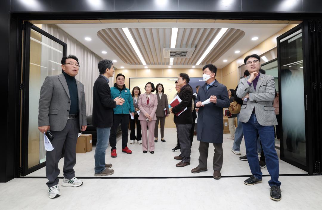 '제358회 임시회 보건복지환경위원회 현장방문' 게시글의 사진(72) '0415_보건환경연구원 현장방문75.jpg'