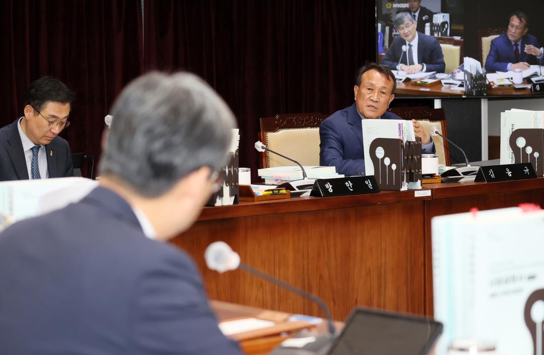 '제358회 임시회 제1차 교육위원회' 게시글의 사진(15) '250414_제358회 임시회 제1차 교육위원회_24.JPG'