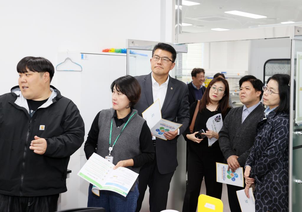 '김기서 의원, 공공급식처의 충남 농림‧축산‧수산물 공급 확대 위한 연구모임' 게시글의 사진(56) '251104_김기서 의원 공공급식 활성화 연구모임_65.JPG'
