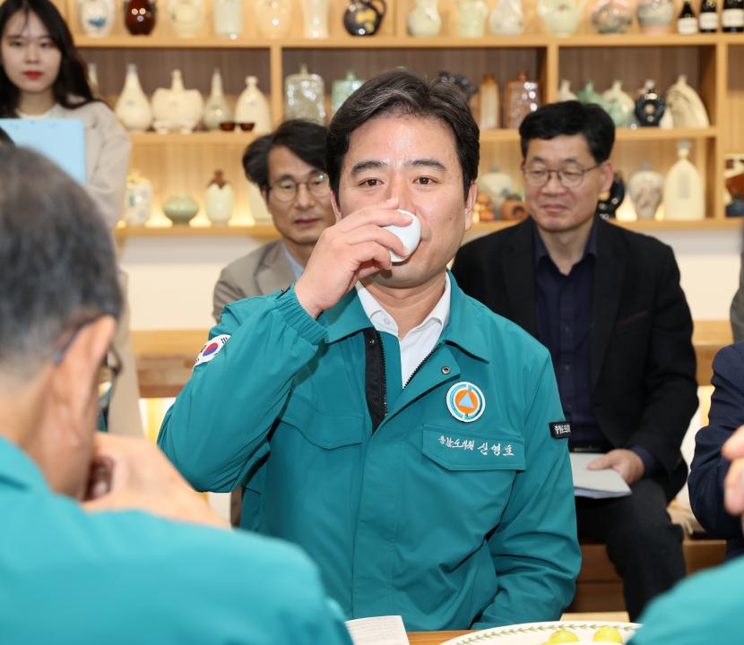'제358회 임시회 농수위 현장방문(김산업특화단지, 전통줒조업체)' 게시글의 사진(19) '250415_제358회 임시회 농수위 현장방문_82.JPG'