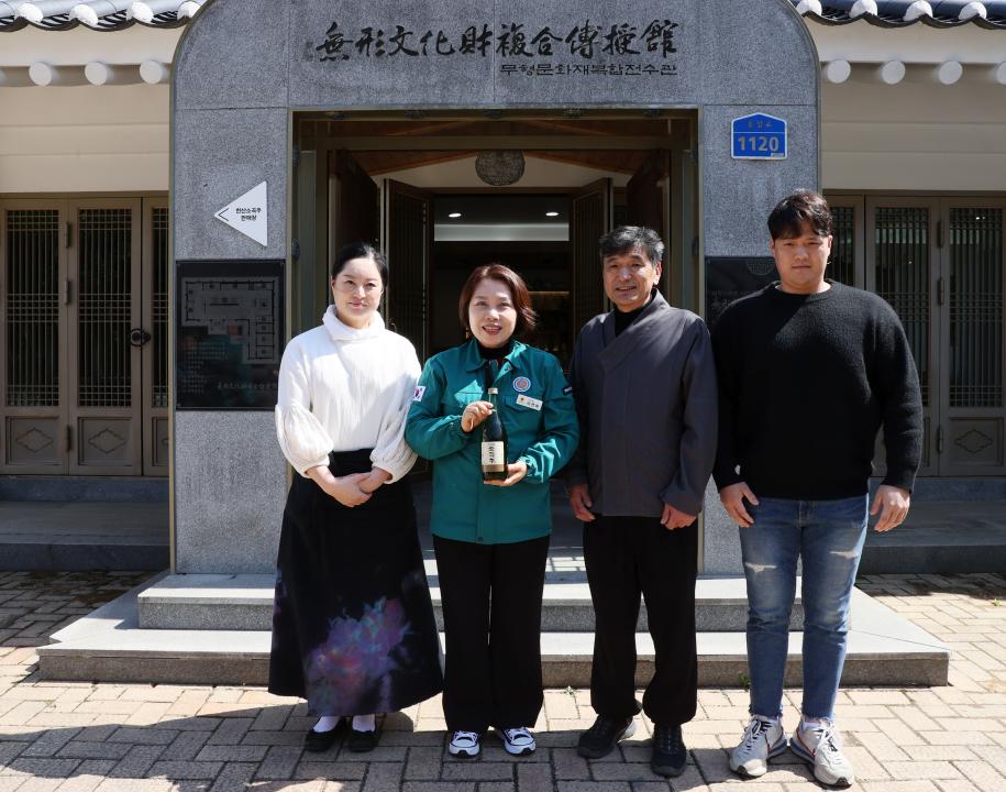 '제358회 임시회 농수위 현장방문(김산업특화단지, 전통줒조업체)' 게시글의 사진(47) '250415_제358회 임시회 농수위 현장방문_162.JPG'