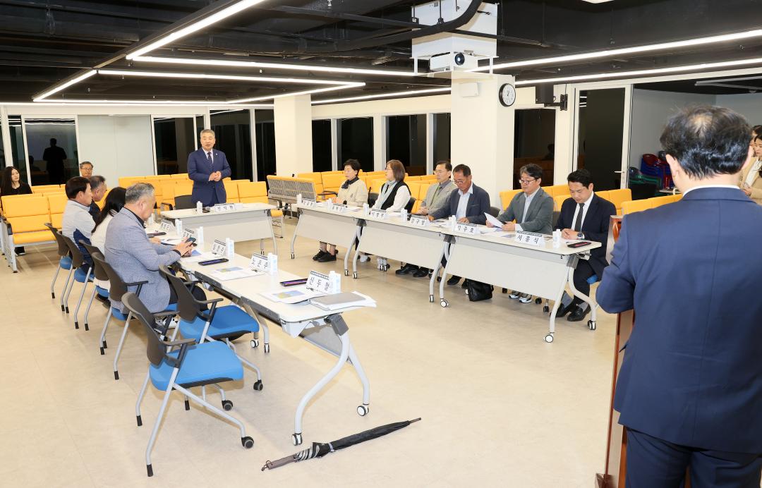 '전익현 의원 '한국 최초 성경전래지 역사‧문화 축제를 위한 연구모임'' 게시글의 사진(5) '250509_전익현 의원 성경전래지 마량포구 축제 연구모임_05.JPG'