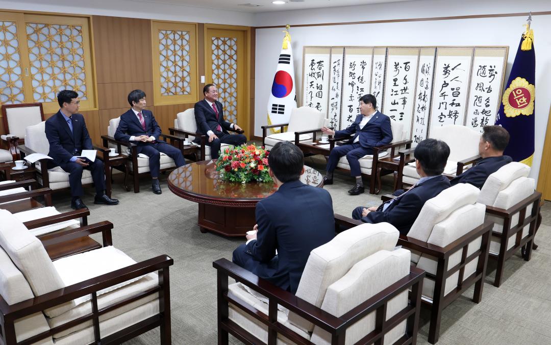 '대전세종충남 중소기업 협회 회장 일행 접견' 게시글의 사진(7) '0421_대전세종충남 중소기업협회 접견07.jpg'