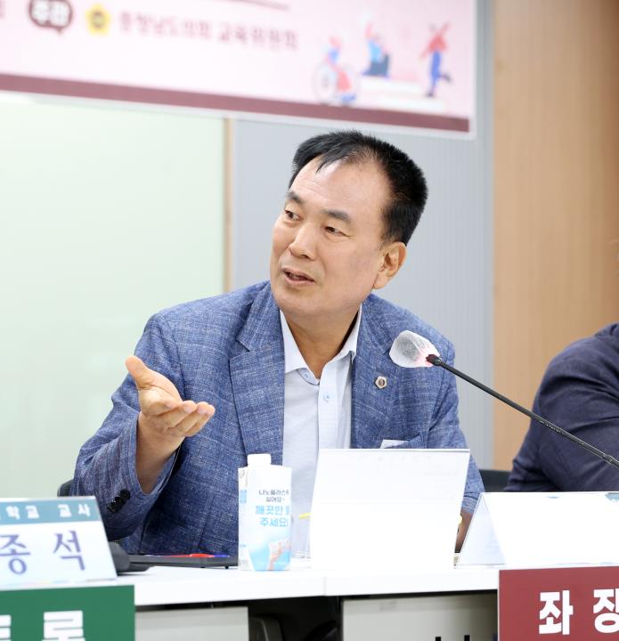 '충청남도 장애교원 지원정책 개선 방안 모색을 위한 의정토론회(좌장 방한일 의원)' 게시글의 사진(34) '0731_충청남도 장애 교원 지원정책 의정토론회41.jpg'