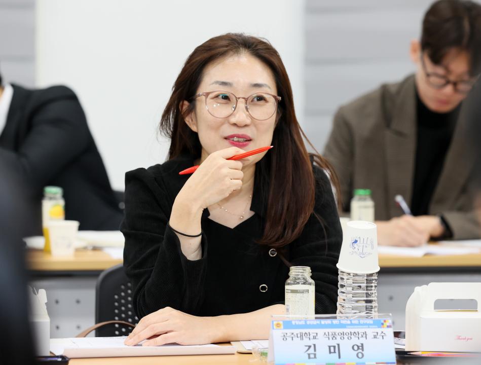 '김기서 의원, 공공급식처의 충남 농림‧축산‧수산물 공급 확대 위한 연구모임' 게시글의 사진(40) '251104_김기서 의원 공공급식 활성화 연구모임_51.JPG'