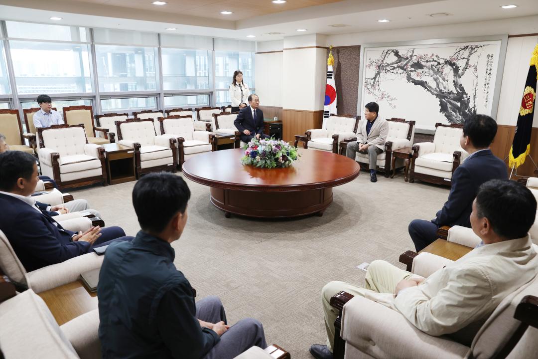 '임용장 수여식' 게시글의 사진(7) '241010_임용장 수여식(입법정책담당관 홍준형 서기관) (4).JPG'