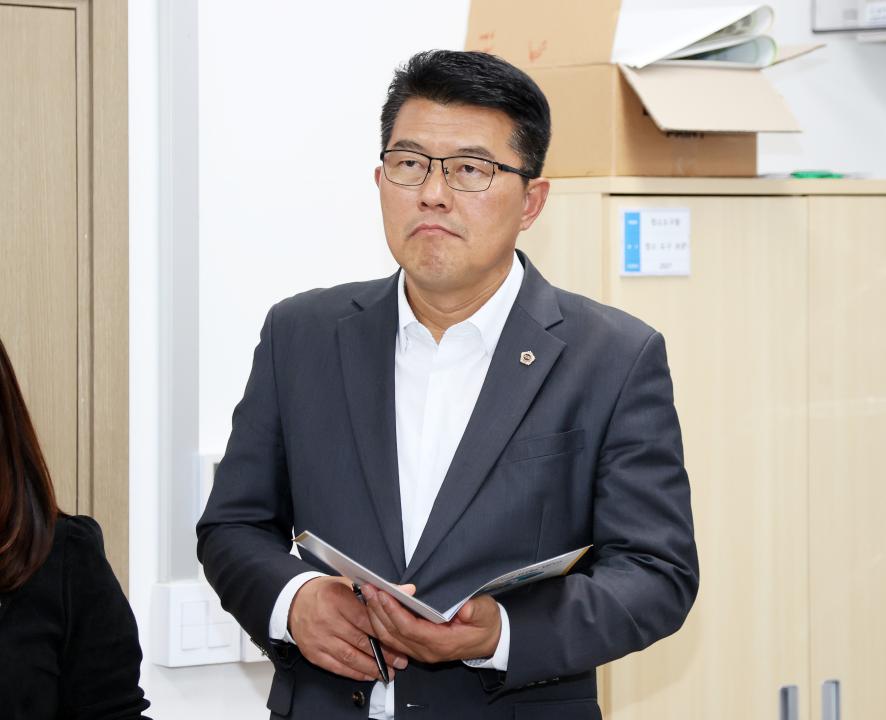 '김기서 의원, 공공급식처의 충남 농림‧축산‧수산물 공급 확대 위한 연구모임' 게시글의 사진(47) '251104_김기서 의원 공공급식 활성화 연구모임_58.JPG'