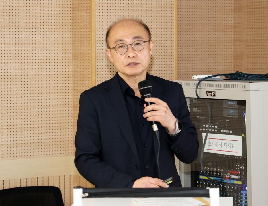 '안종혁 의원 AI 활용 주민자치 활성화 연구모임' 게시글의 사진(24) '260403_안종혁 의원 AI 활용 주민자치 활성화 연구모임 (33).JPG'