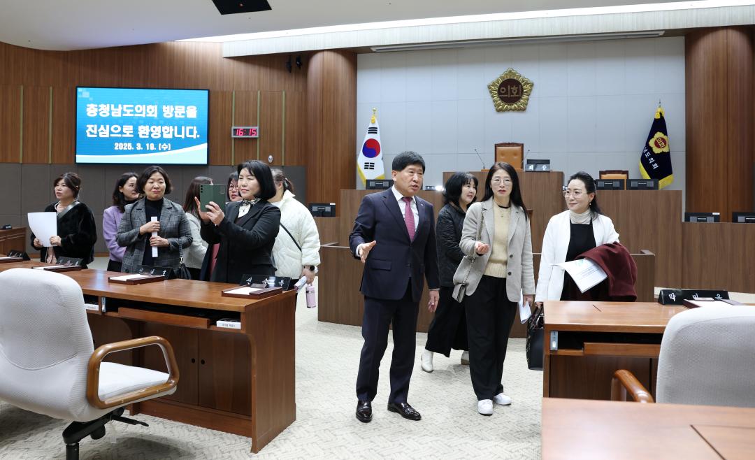 '충남가정어린이집연합회 회원 일행 접견' 게시글의 사진(29) '0319_충남가정어린이집 간담회39.jpg'