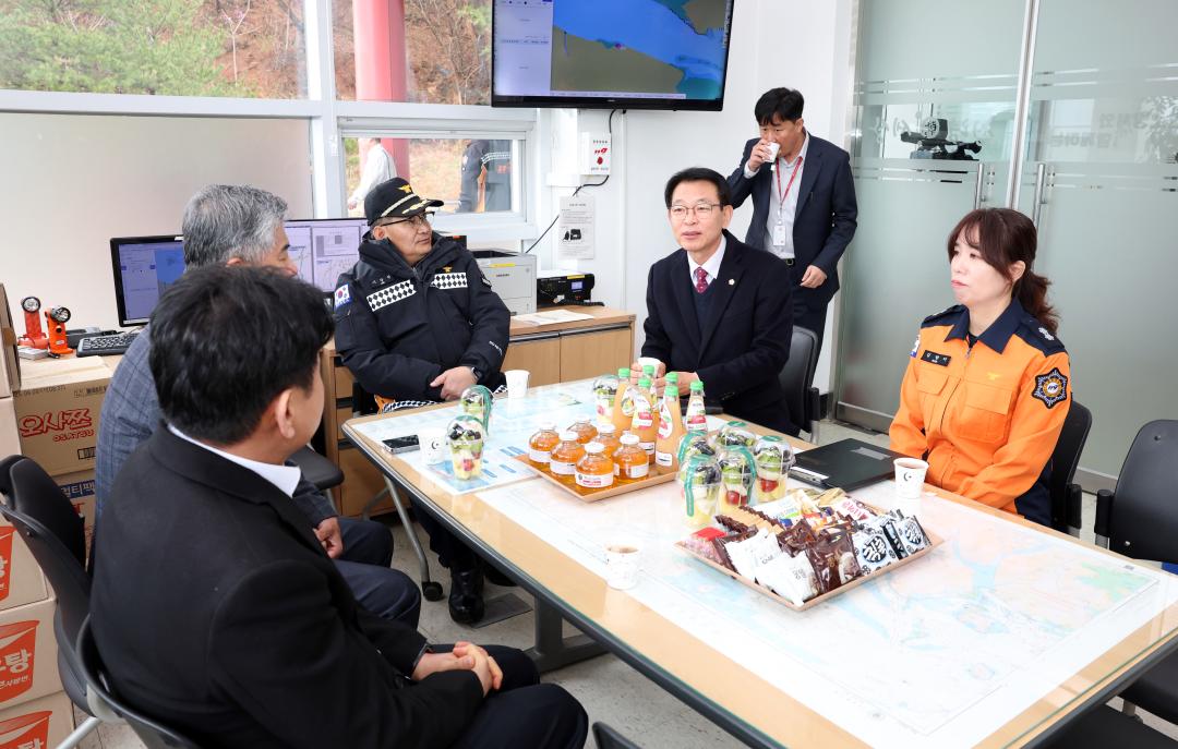 '제358회 임시회 건설소방위원회 현장방문' 게시글의 사진(11) '0414_당진소방서 소방정대 방문11.jpg'