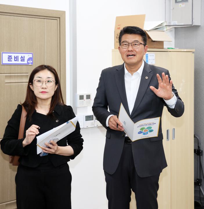 '김기서 의원, 공공급식처의 충남 농림‧축산‧수산물 공급 확대 위한 연구모임' 게시글의 사진(52) '251104_김기서 의원 공공급식 활성화 연구모임_61.JPG'