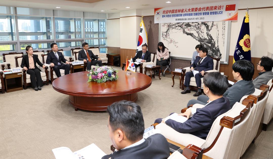 '중국 지린성 인민대표대회 상무위원회 대표단 방문' 게시글의 사진(17) '250425_중국 지린성 인대 부비서장 일행 방문_50.JPG'