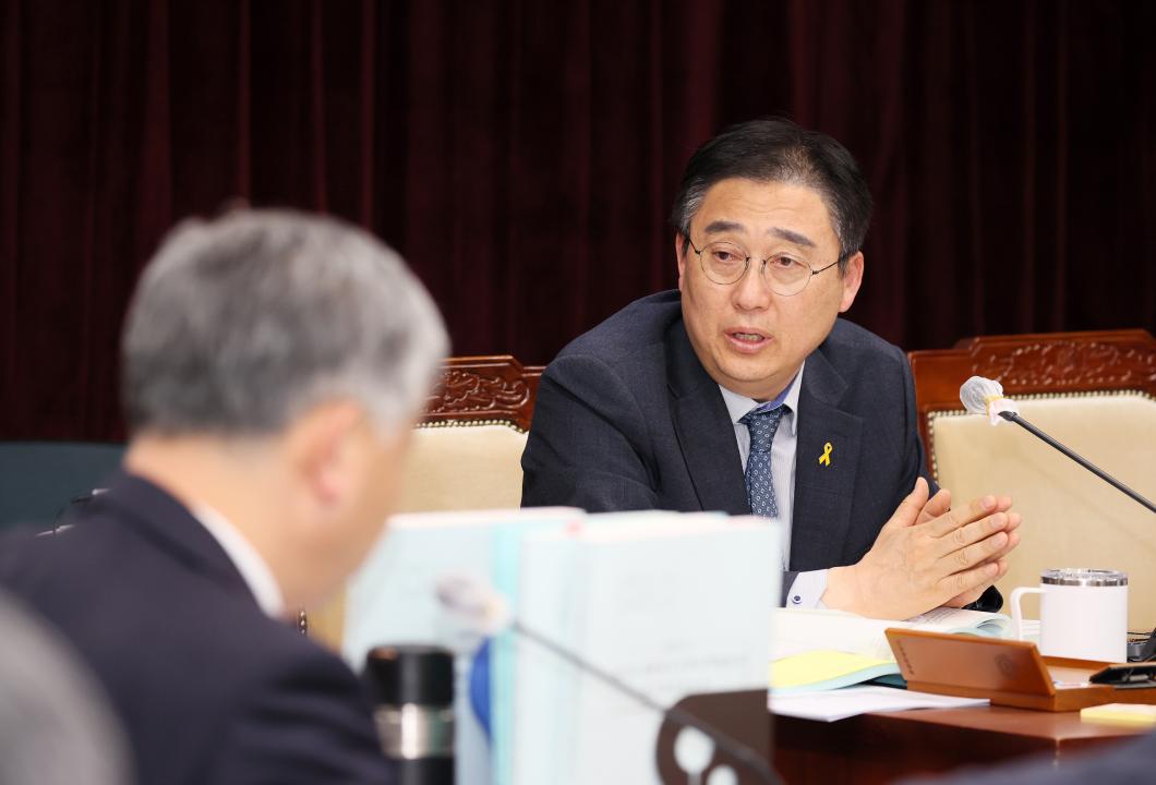 '제358회 임시회 제1차 교육위원회' 게시글의 사진(17) '250414_제358회 임시회 제1차 교육위원회_28.JPG'