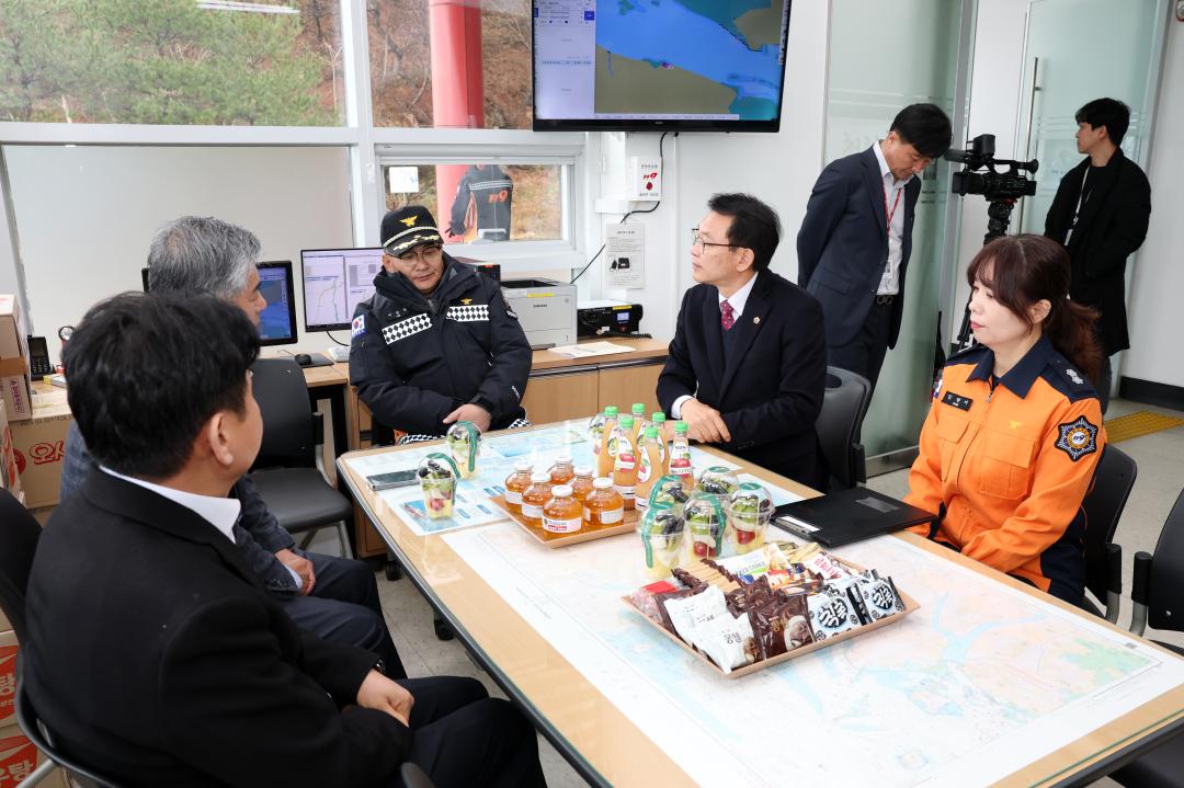 '제358회 임시회 건설소방위원회 현장방문' 게시글의 사진(6) '0414_당진소방서 소방정대 방문06.jpg'