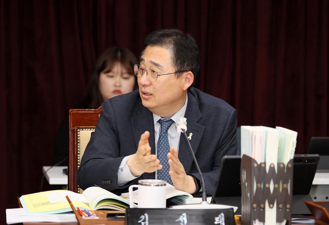 '제358회 임시회 제1차 교육위원회' 게시글의 사진(20) '250414_제358회 임시회 제1차 교육위원회_36.JPG'