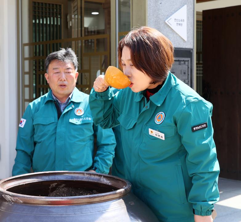 '제358회 임시회 농수위 현장방문(김산업특화단지, 전통줒조업체)' 게시글의 사진(42) '250415_제358회 임시회 농수위 현장방문_145.JPG'