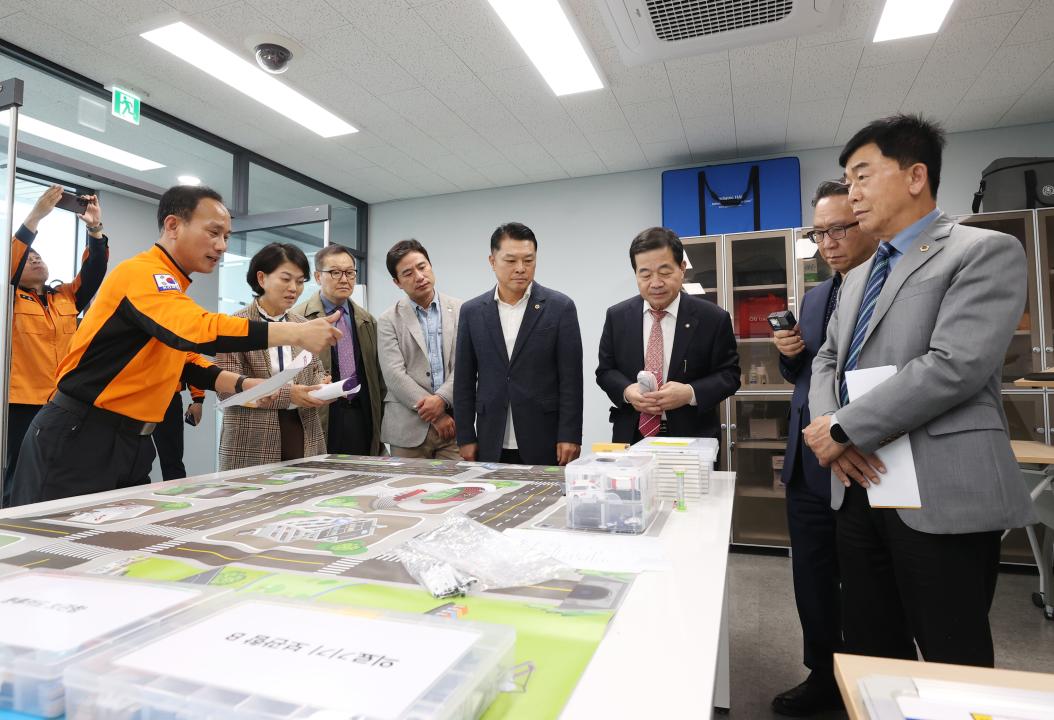 '(2023.11.01. 현장방문) 제3기 정책위원회 현장방문- 대한민국 지방시대 엑스포, 대전 구급교육센터' 게시글의 사진(27) '231101_정책위원회_현장방문(2023_대한민국_지방시대_엑스포,_대전_구급교육센터_(45).jpg'