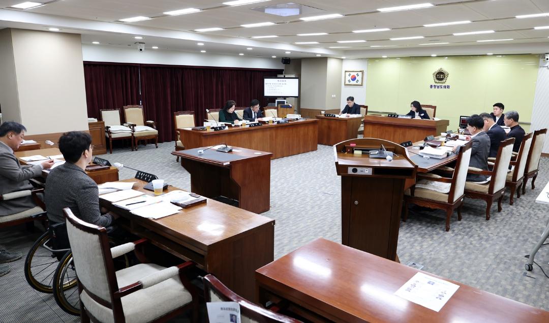 '행정문화위원회 “도민 건강 챙기는 체육회의 역할 해주길”' 게시글의 사진(2) '250206_제357회 임시회 제2차 행정문화위원회 (1).jpg'