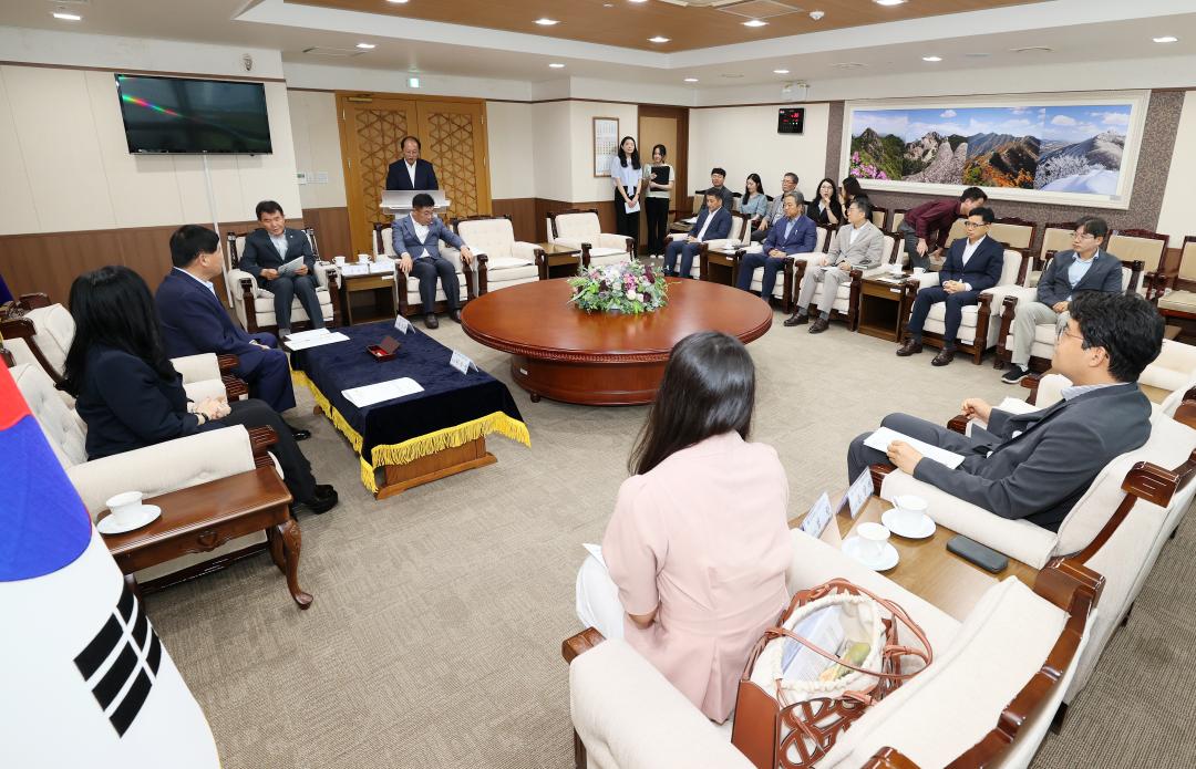 '충남도의회, 입법 전문기관과 상호 교류·업무협약 체결' 게시글의 사진(1) '250729_충청남도의회-서울대 입법연구센터 MOU_13.JPG'