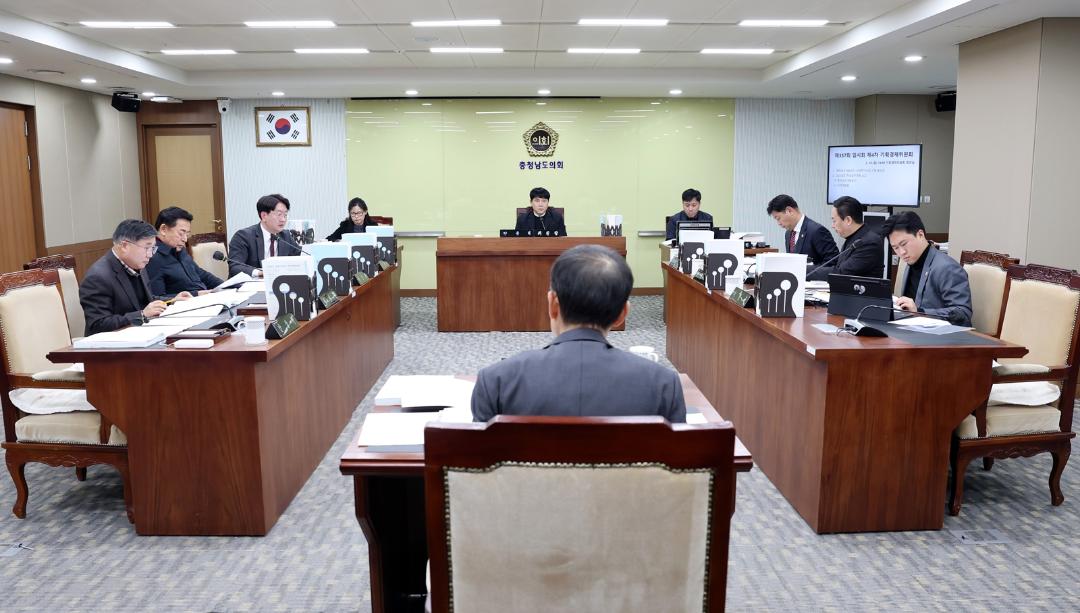 '기획경제위원회, 충남개발공사 공공주택 정책 미흡 지적' 게시글의 사진(2) '250210_제357회 임시회 제4차 기획경제위원회 (1).jpg'