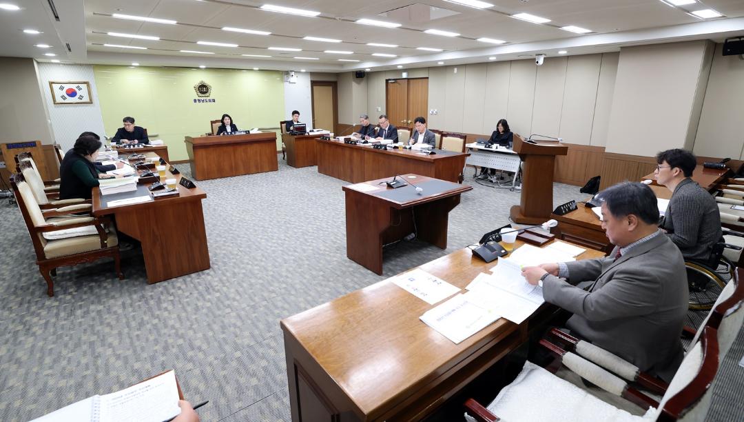 '행정문화위원회 “도민 건강 챙기는 체육회의 역할 해주길”' 게시글의 사진(3) '250206_제357회 임시회 제2차 행정문화위원회 (2).jpg'