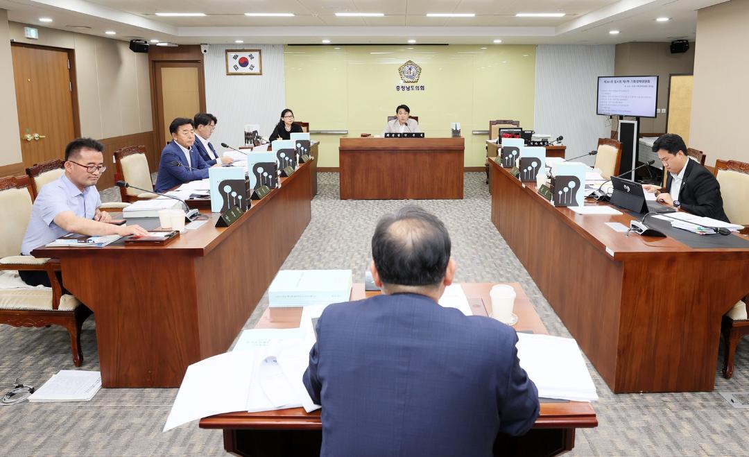 '기경위 “2천억 라이즈사업, 투명한 정보공개 체계 마련해야”' 게시글의 사진(2) '2500903_제361회 임시회 제1차 기획경제위원회 (1).JPG'