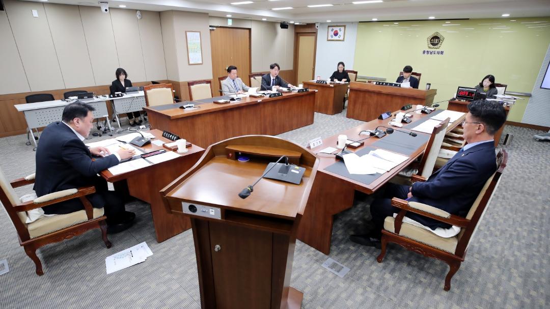 '기획경제위원회 “재정건전성 우려 속 예산 확대 신중해야”' 게시글의 사진(3) '260408_제365회 임시회 제1차 기획경제위원회_2.jpg'